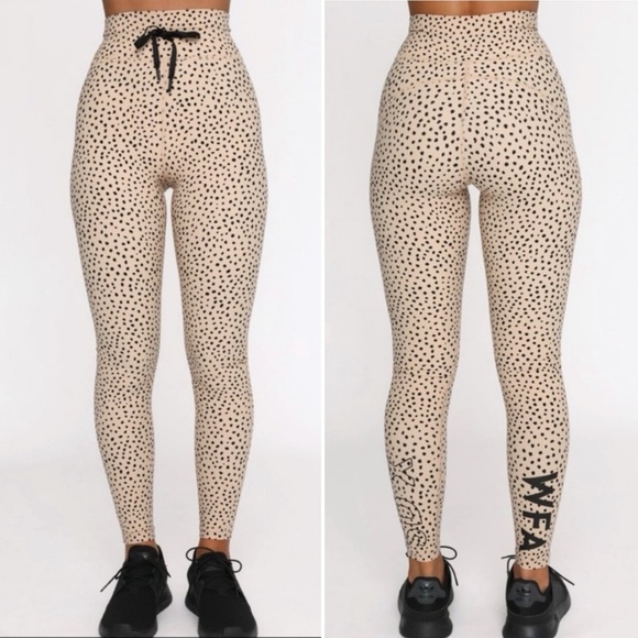 WHITE FOX Active Sarah’s Day x WFA Limited Edition Speckle Leggings Sand Size S - Picture 1 of 13